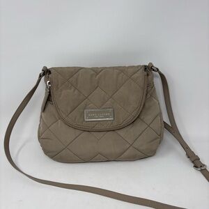 Marc Jacobs Women's Quilted Zip Pouch Natasha Messenger Crossbody Bag Beige